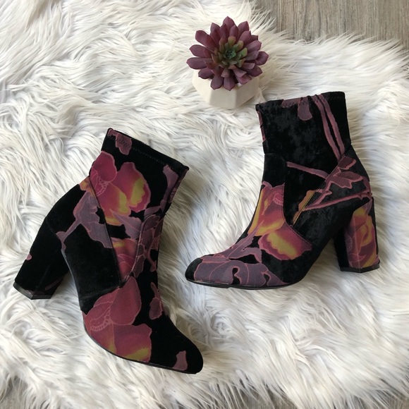 Steve Madden Shoes - Steve Madden velvet floral boots